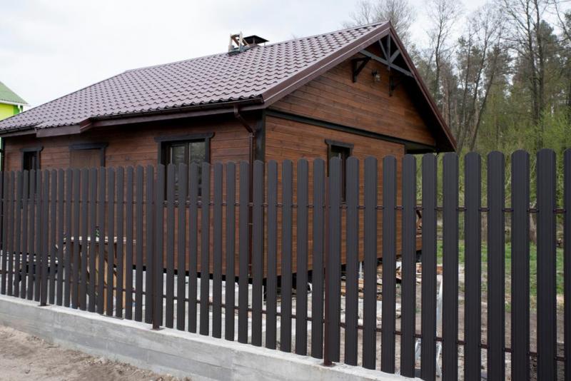 Comment installer une cl&ocirc;ture m&eacute;tallique durablement ?