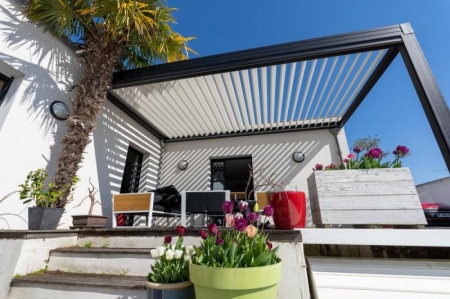 Pourquoi opter pour une pergola en m&eacute;tal sur mesure &agrave; Prudemanche ?